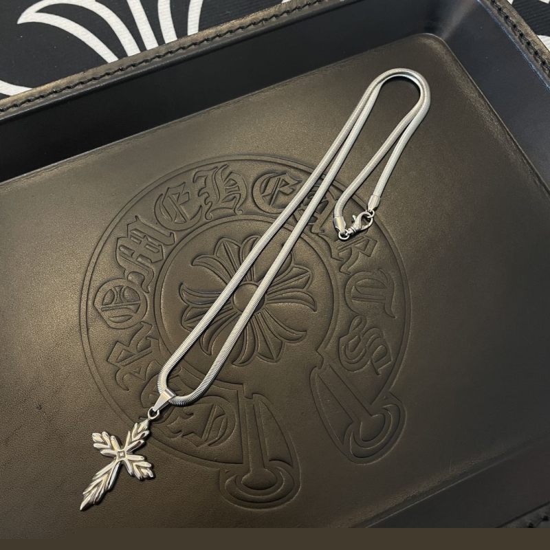 Ch**me He**ts necklaces